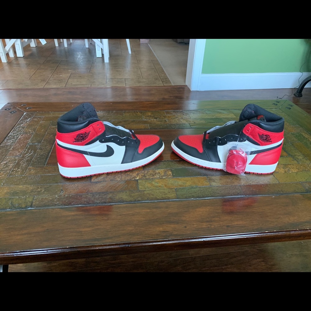 Air Jordan 1 bred